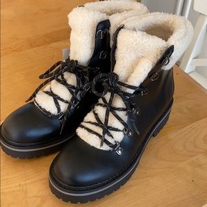 Tommy Hilfiger boots size 7
